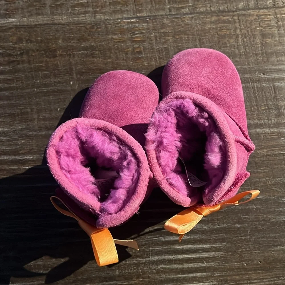 Hot pink Ugg’s toddler girl